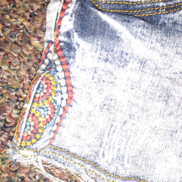 No Boundaries Acid Wash Jean Shorts - Picture 7 of 7